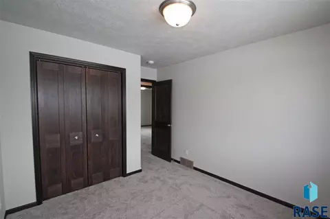 2913 S Lucerne Ave, Sioux Falls, SD 57106 photo 15