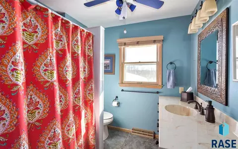 901 E 38th St, Sioux Falls, SD 57105 photo 18