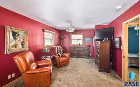 901 E 38th St, Sioux Falls, SD 57105 photo 16