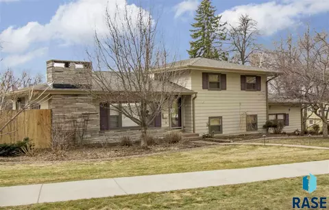 901 E 38th St, Sioux Falls, SD 57105 photo 1