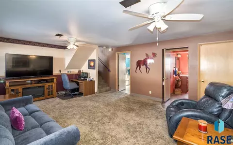 901 E 38th St, Sioux Falls, SD 57105 photo 21