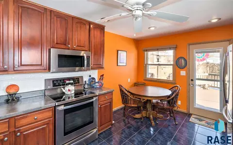 901 E 38th St, Sioux Falls, SD 57105 photo 6