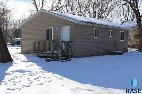 240 E Main St, Canova, SD 57321 photo 2