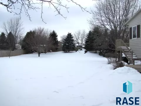 1316 S Risley Cir, Sioux Falls, SD 57106 photo 21