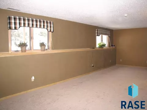 1316 S Risley Cir, Sioux Falls, SD 57106 photo 14