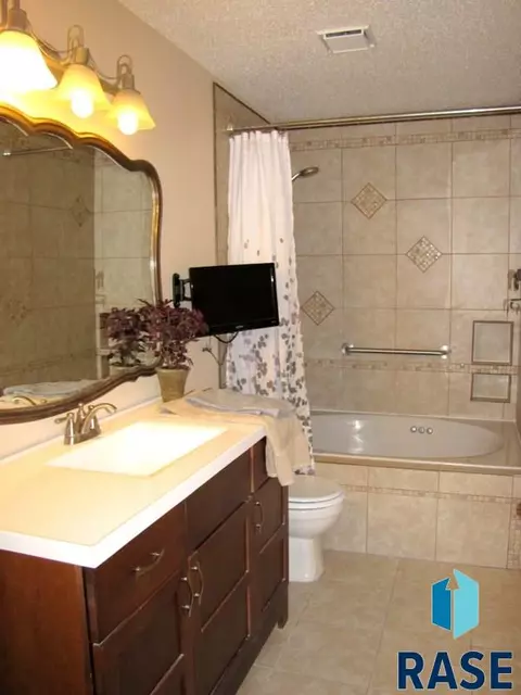 1316 S Risley Cir, Sioux Falls, SD 57106 photo 18