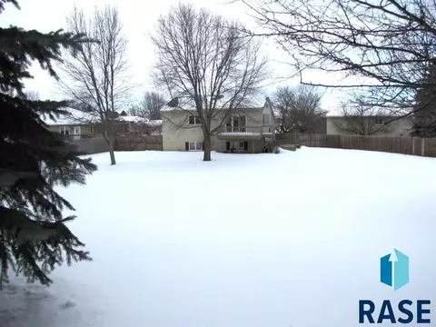 1316 S Risley Cir, Sioux Falls, SD 57106 photo 25