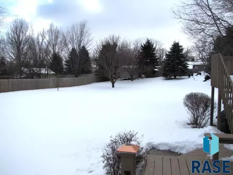1316 S Risley Cir, Sioux Falls, SD 57106 photo 20