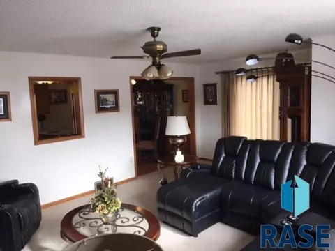 1013 E Pam Rd, Sioux Falls, SD 57105 photo 10