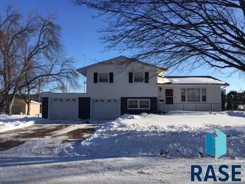 1013 E Pam Rd, Sioux Falls, SD 57105 photo 1