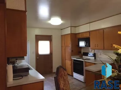 1013 E Pam Rd, Sioux Falls, SD 57105 photo 4
