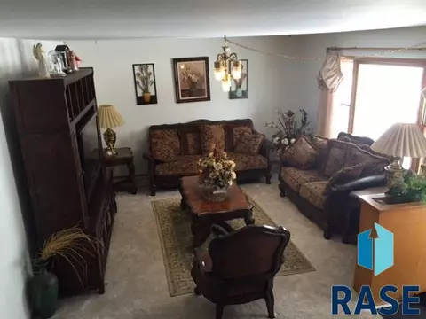 1013 E Pam Rd, Sioux Falls, SD 57105 photo 7