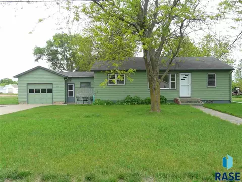 204 E Center St, Marion, SD 57043 photo 1
