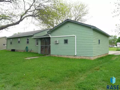 204 E Center St, Marion, SD 57043 photo 13