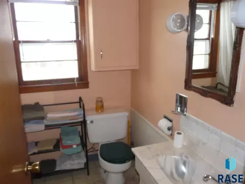 204 E Center St, Marion, SD 57043 photo 5