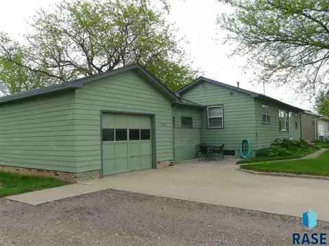 204 E Center St, Marion, SD 57043 photo 12