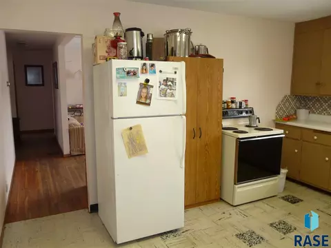 204 E Center St, Marion, SD 57043 photo 8