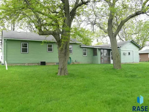 204 E Center St, Marion, SD 57043 photo 14