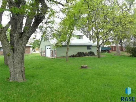 204 E Center St, Marion, SD 57043 photo 15