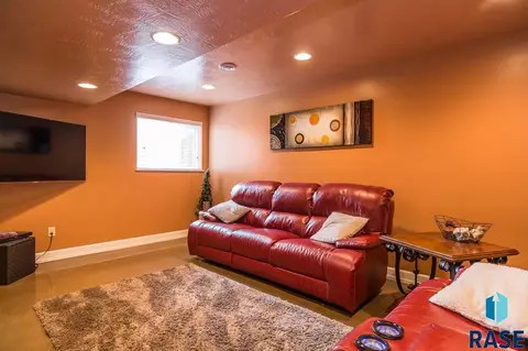 1645 N Cactus Dr, Sioux Falls, SD 57110 photo 21