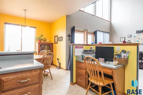 1645 N Cactus Dr, Sioux Falls, SD 57110 photo 8