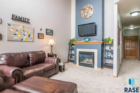 1645 N Cactus Dr, Sioux Falls, SD 57110 photo 5