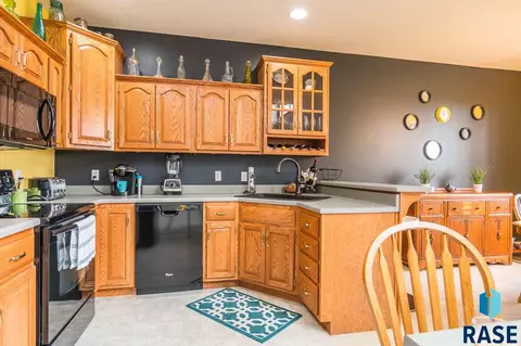1645 N Cactus Dr, Sioux Falls, SD 57110 photo 6