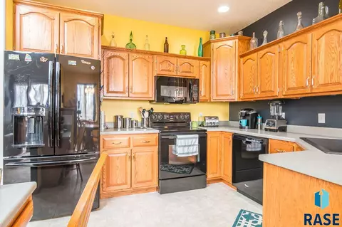 1645 N Cactus Dr, Sioux Falls, SD 57110 photo 7