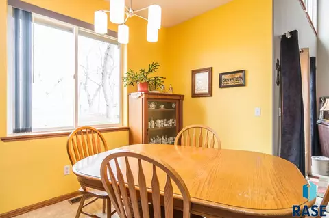 1645 N Cactus Dr, Sioux Falls, SD 57110 photo 10