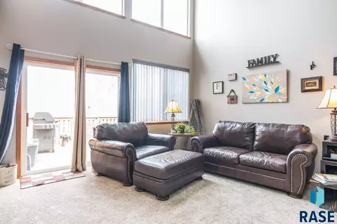 1645 N Cactus Dr, Sioux Falls, SD 57110 photo 4