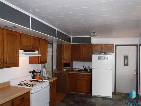 203 N College St, Canton, SD 57013 photo 4