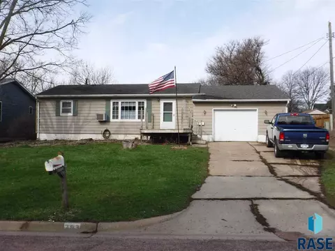 203 N College St, Canton, SD 57013 photo 1