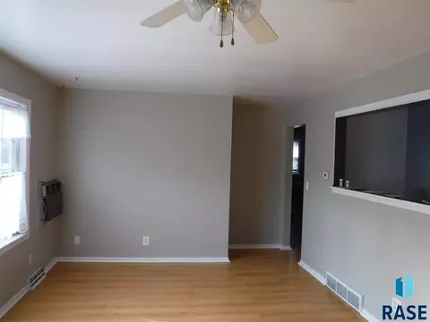 203 N College St, Canton, SD 57013 photo 3