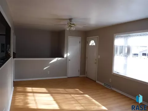 203 N College St, Canton, SD 57013 photo 2