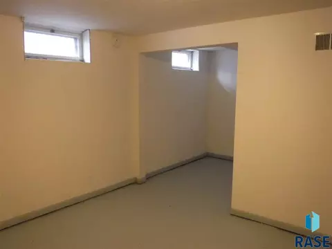 203 N College St, Canton, SD 57013 photo 7