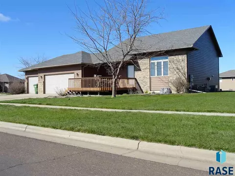 425 S Deerview Ave, Tea, SD 57064 photo 1