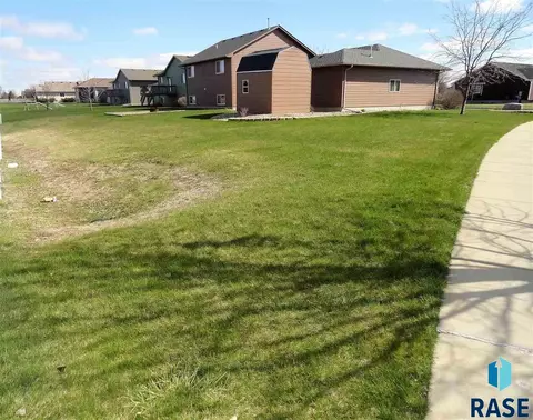 425 S Deerview Ave, Tea, SD 57064 photo 13