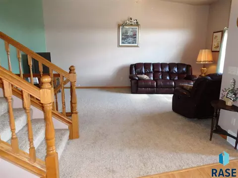 425 S Deerview Ave, Tea, SD 57064 photo 3