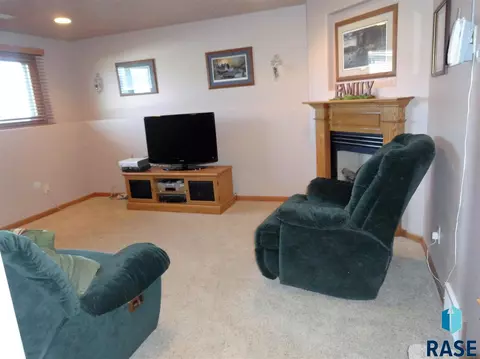 425 S Deerview Ave, Tea, SD 57064 photo 4