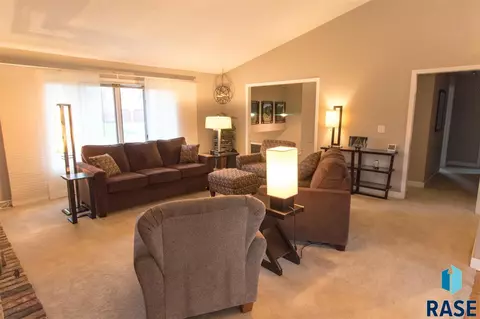 5004 E Terry Peak Ln, Sioux Falls, SD 57110 photo 9