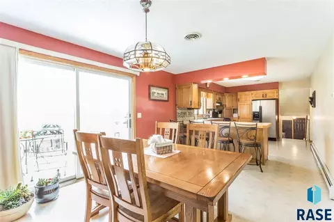 3312 S Daniel Dr, Sioux Falls, SD 57110 photo 9