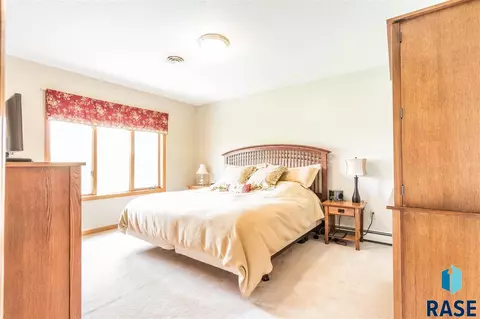 3312 S Daniel Dr, Sioux Falls, SD 57110 photo 18