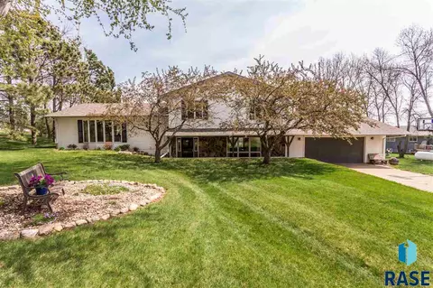 3312 S Daniel Dr, Sioux Falls, SD 57110 photo 1