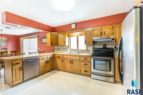 3312 S Daniel Dr, Sioux Falls, SD 57110 photo 6