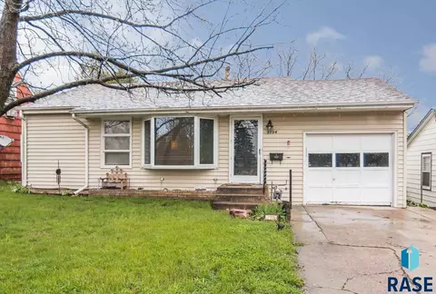 2704 S Summit Ave, Sioux Falls, SD 57105 photo 1