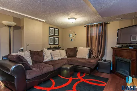2704 S Summit Ave, Sioux Falls, SD 57105 photo 9