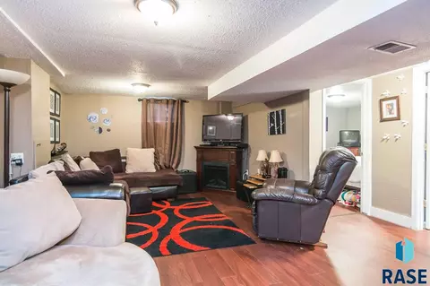 2704 S Summit Ave, Sioux Falls, SD 57105 photo 8