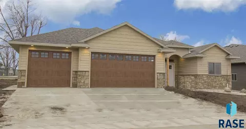 2232 E Stone Pointe Cir, Sioux Falls, SD 57110 photo 1