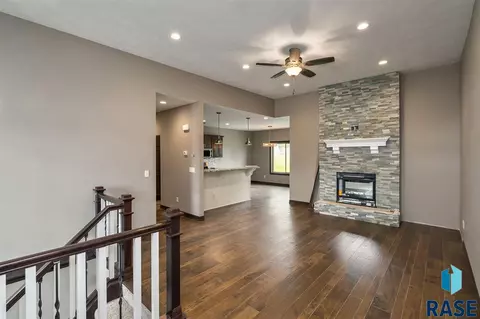 2232 E Stone Pointe Cir, Sioux Falls, SD 57110 photo 7