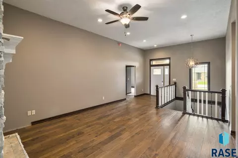 2232 E Stone Pointe Cir, Sioux Falls, SD 57110 photo 9